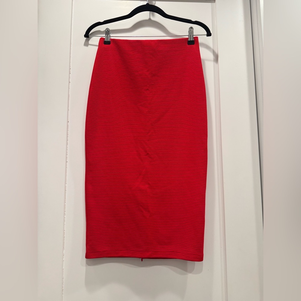 H&M Red Ribbed Pencil Skirt – Size Small (Classic Fit, Chic & Sleek)